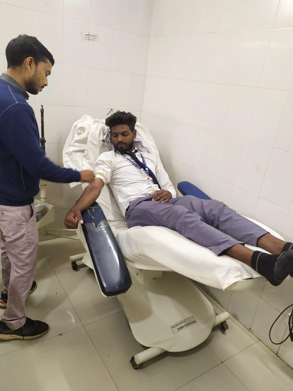 R.K. Pharmacy College Azamgarh Blood Donation Camp photo 4